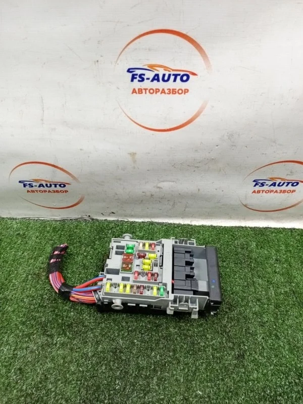 Блок предохранителей салонный Opel Astra J 2009 13222786 1.6 A16XER