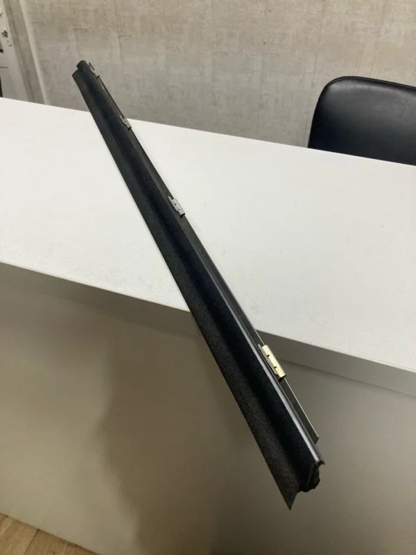 Уплотнитель стекла двери Toyota Land Cruiser 2010 6817160070 URJ200 1VD-FTV 4.5, передний правый