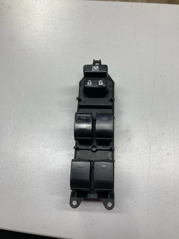 Блок управления стеклоподъемниками Toyota Land Cruiser 2010 8404033100 URJ200 1VD-FTV 4.5