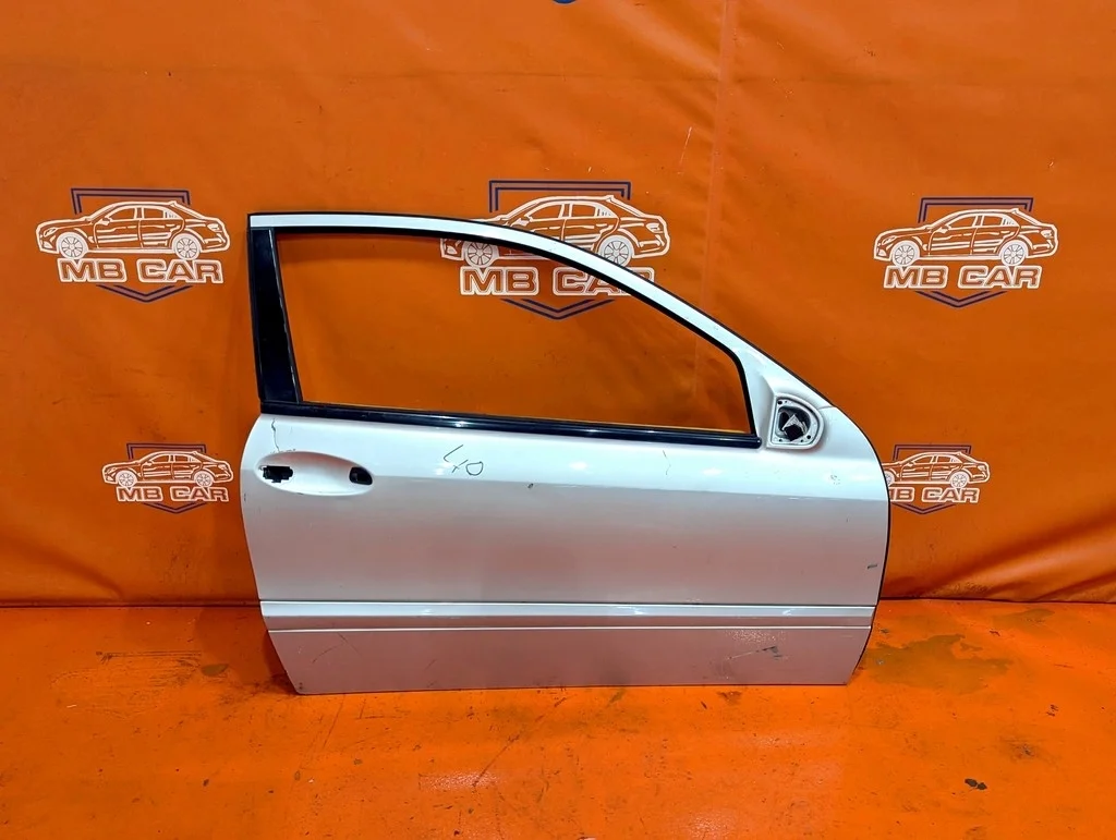 Дверь передняя правая Mercedes-Benz