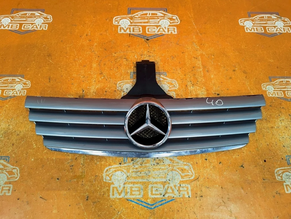 Решетка радиатора Mercedes-Benz