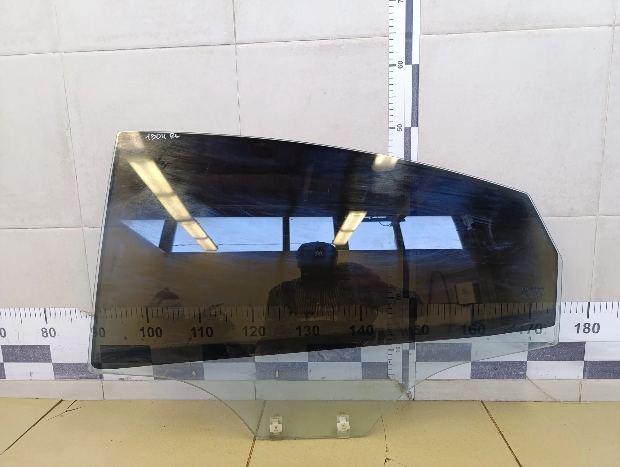 Стекло двери задней левой Solaris 2010-2017