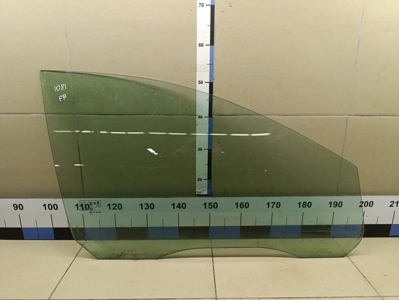 Стекло двери передней правой Focus II 2005-2008