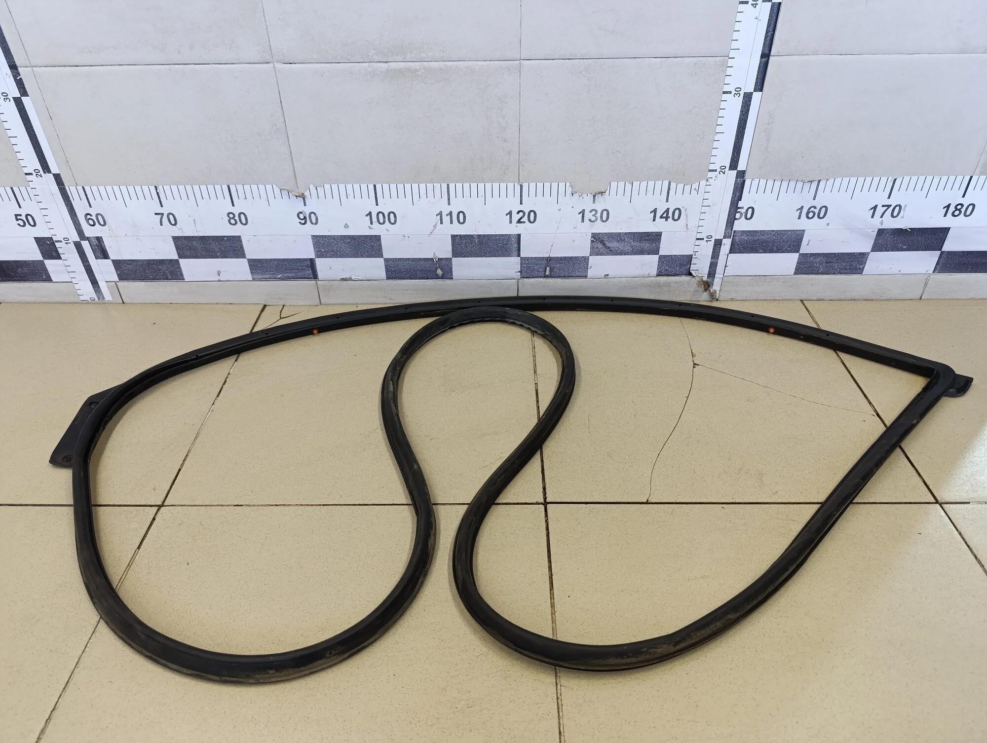 Уплотнитель двери Solaris 2010-2017