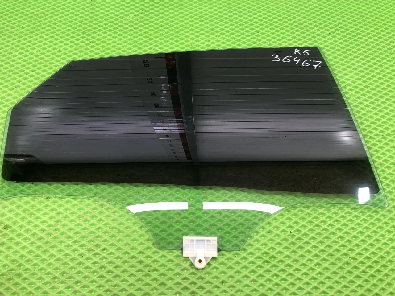 Стекло двери задней правой Kia K5 2021 G4KN