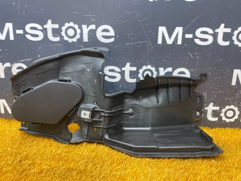 Диффузор радиатора Bmw 5-Series 2006 51717897176 E60 N52B25A, правый