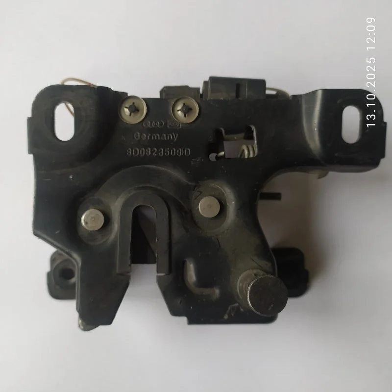 Замок капота Audi A4 2000 8D2