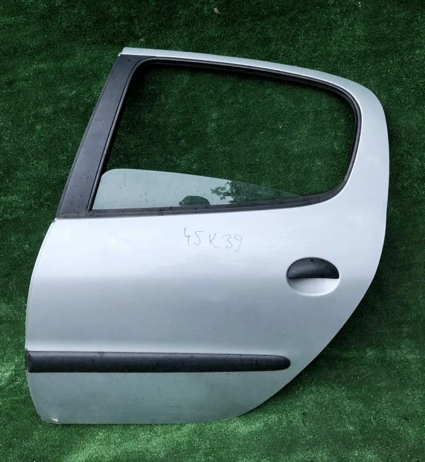 Дверь задняя левая