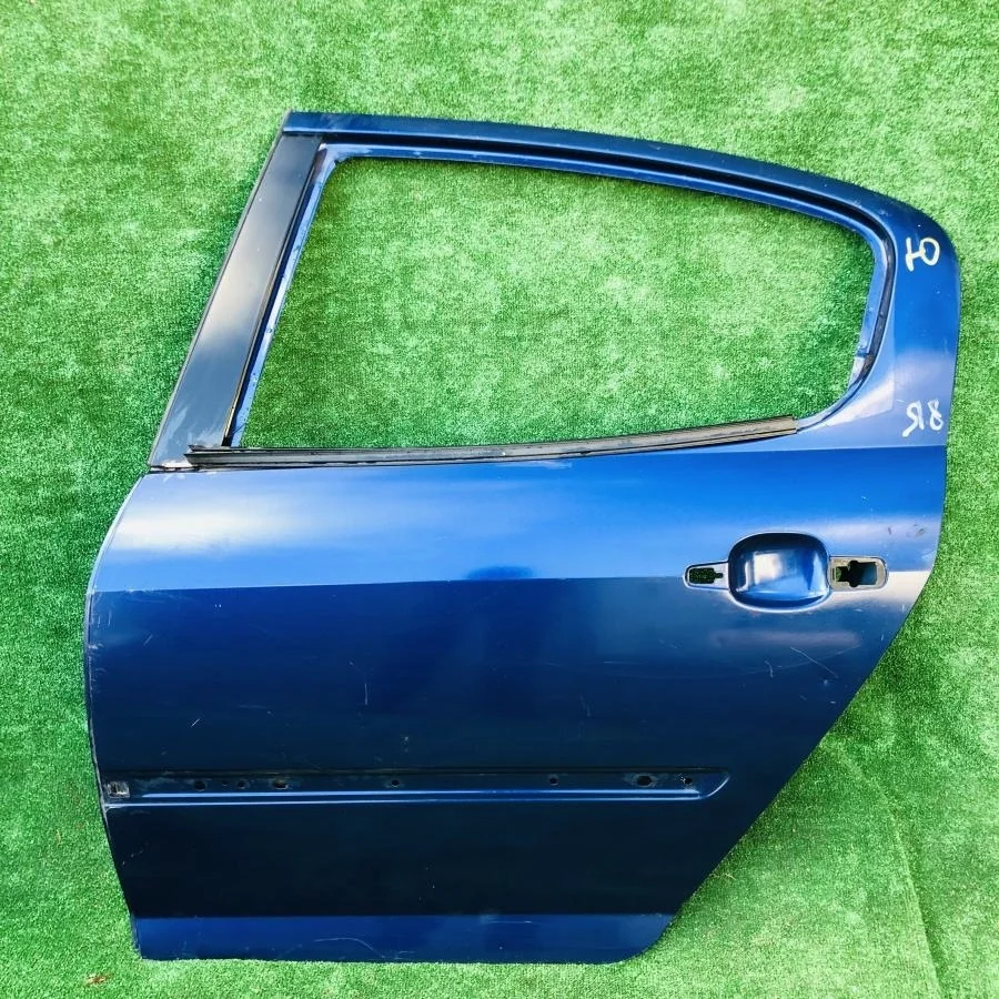 Дверь задняя левая