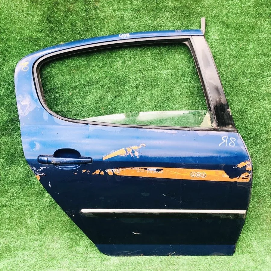 Дверь задняя правая