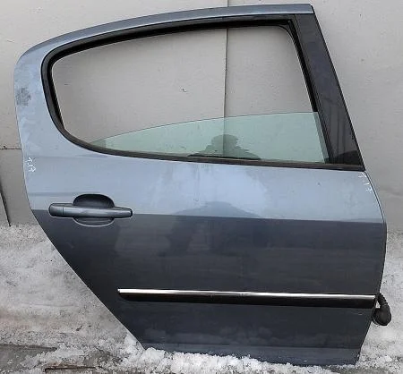 Дверь задняя правая