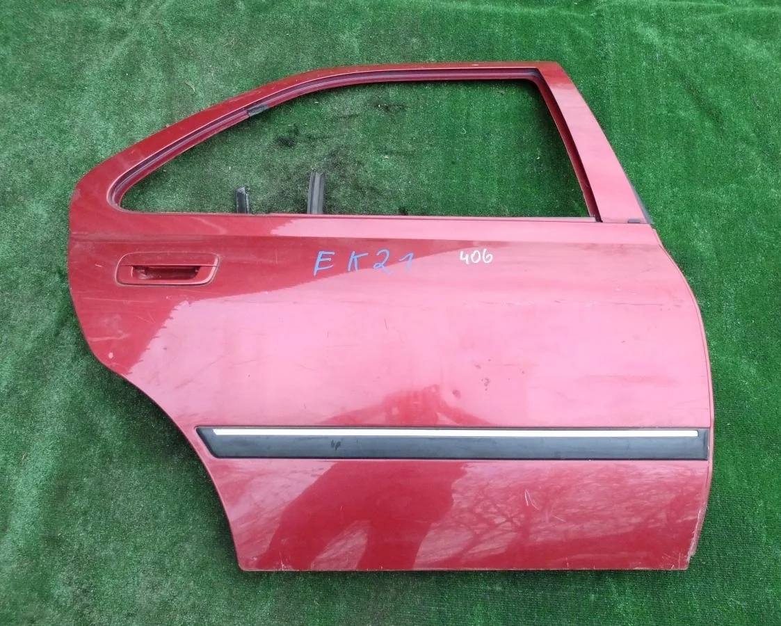 Дверь задняя правая