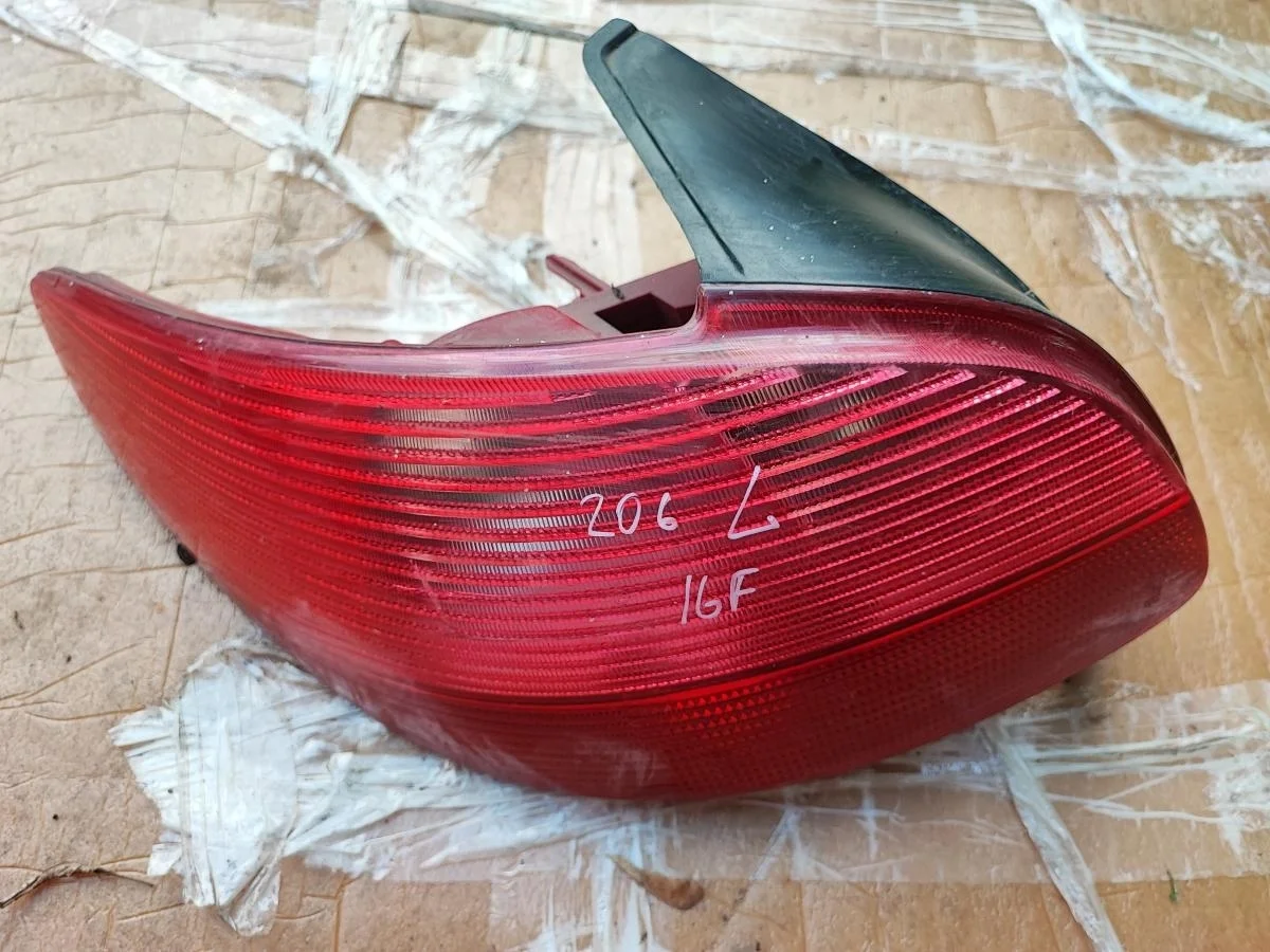 Фонарь задний левый