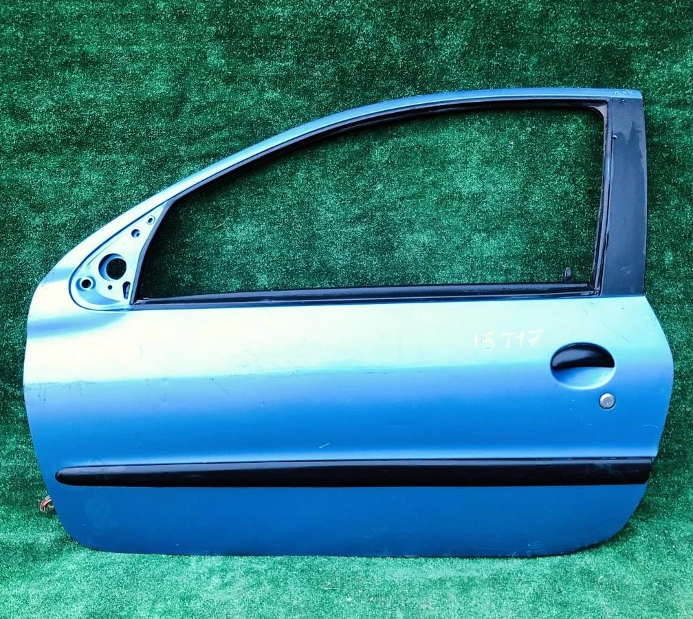 Стекло двери передней левой