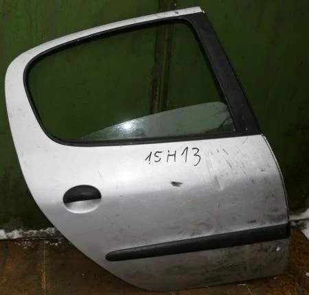 Стекло двери задней правой
