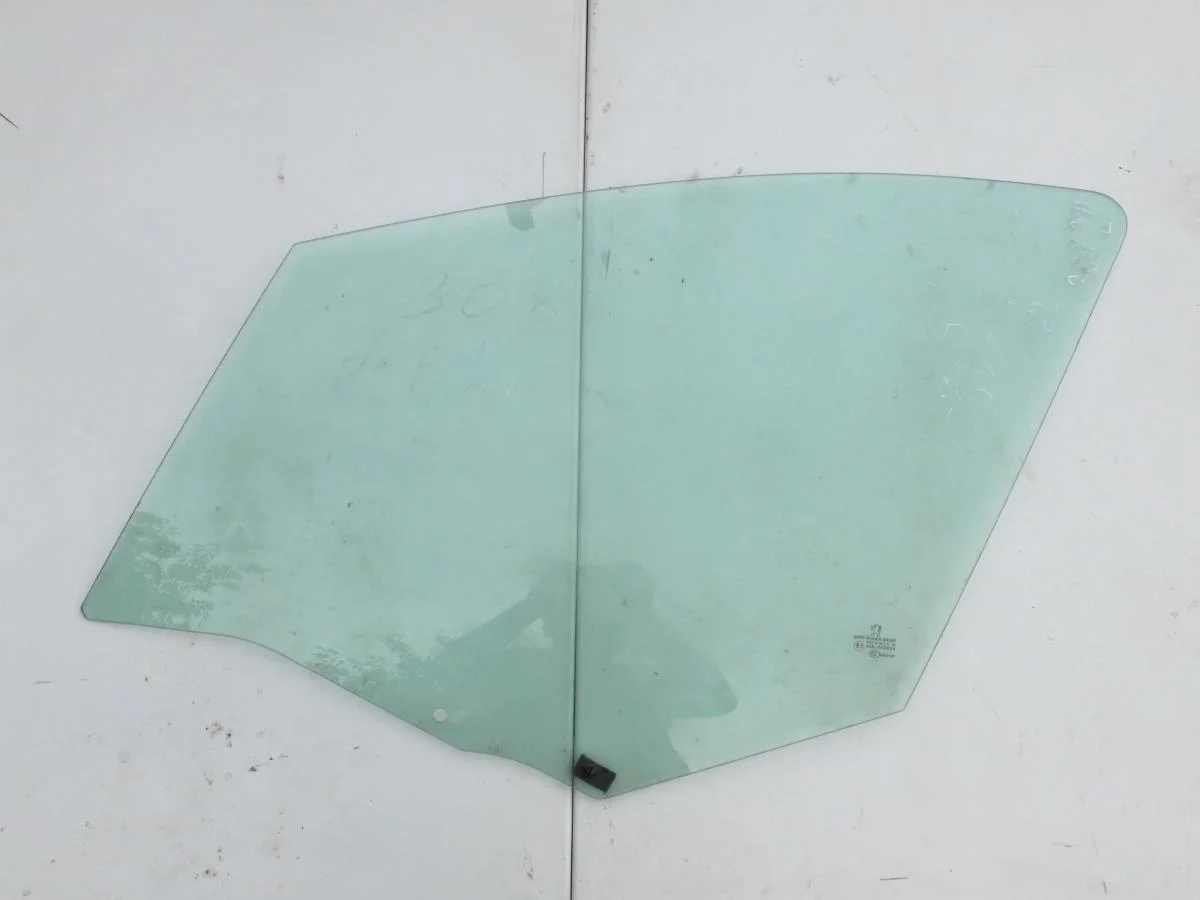 Стекло двери передней левой