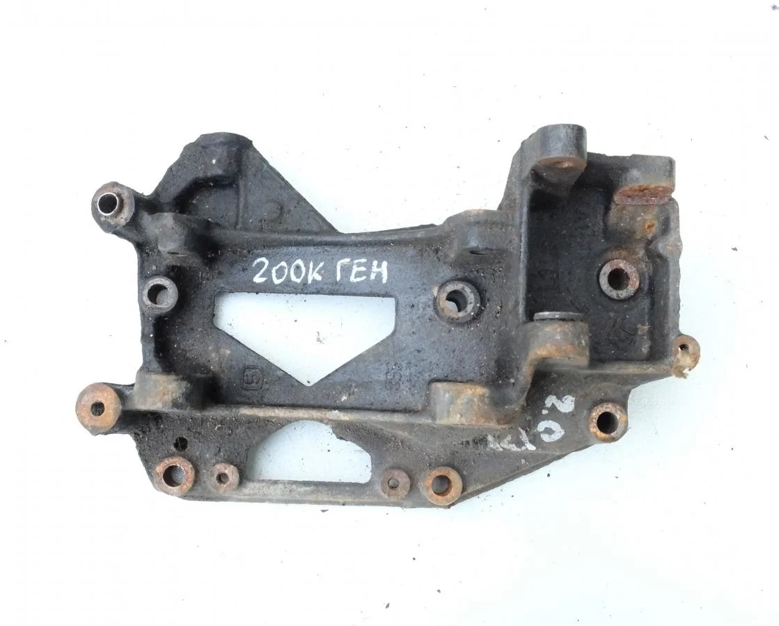 Кронштейн генератора