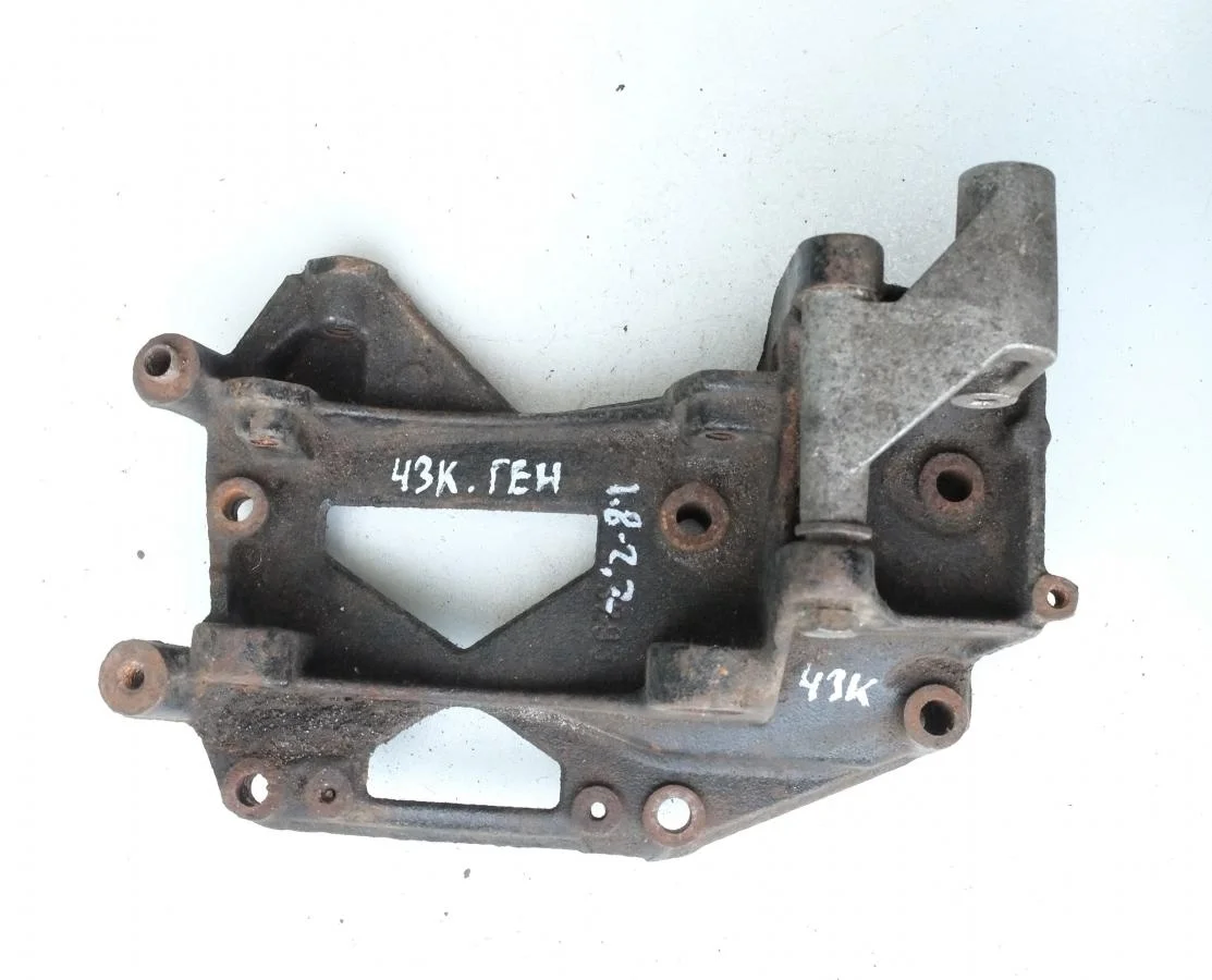 Кронштейн генератора