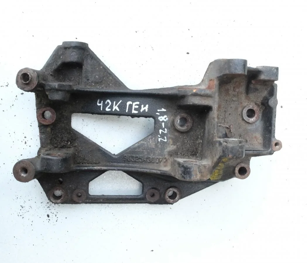 Кронштейн генератора