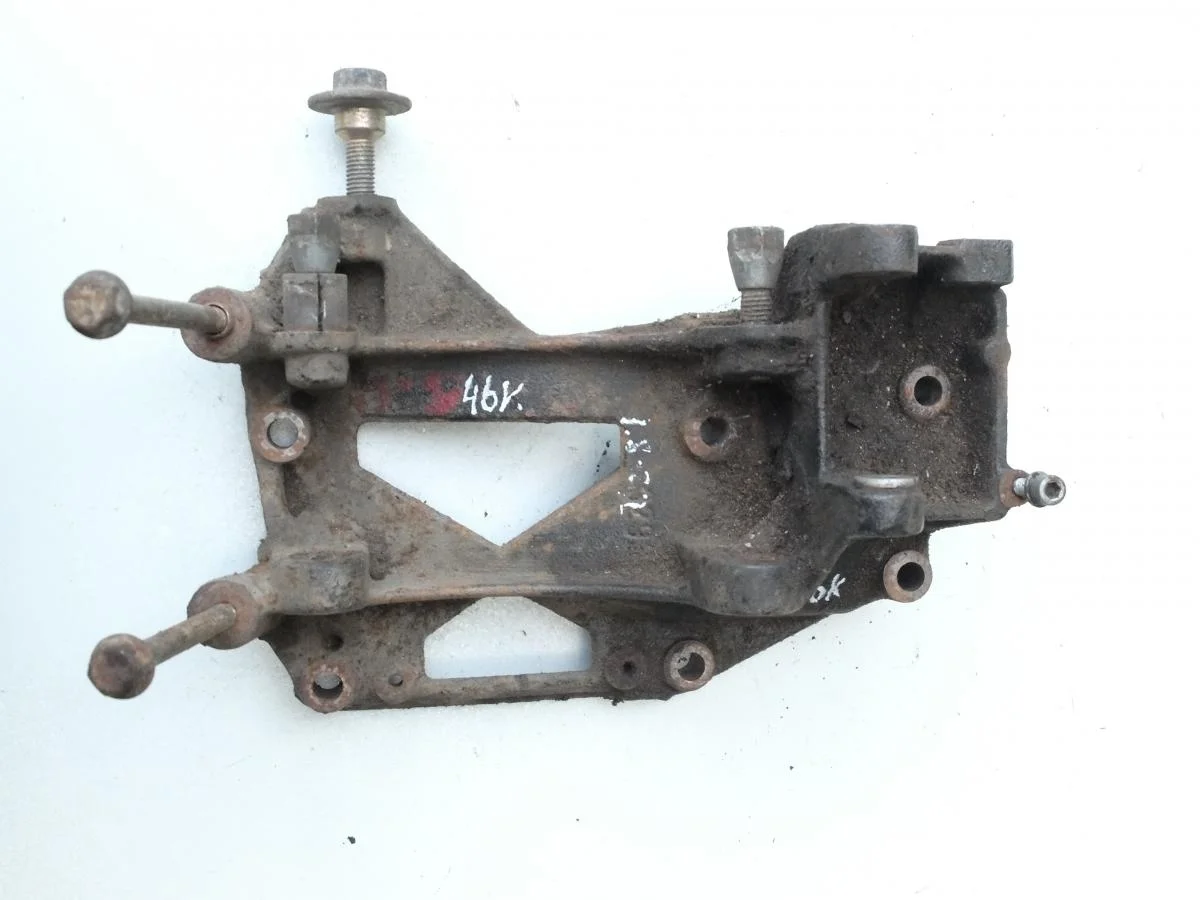 Кронштейн генератора