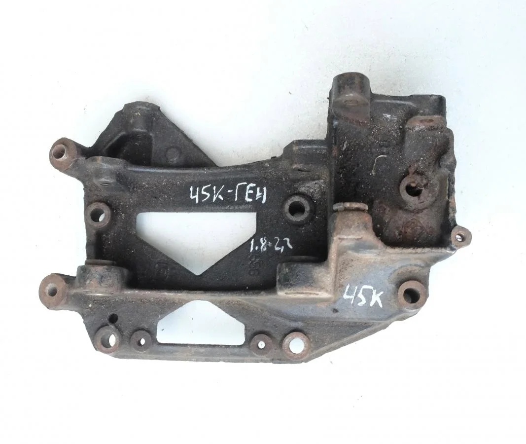 Кронштейн генератора