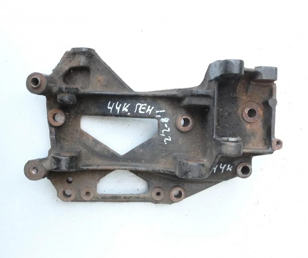 Кронштейн генератора