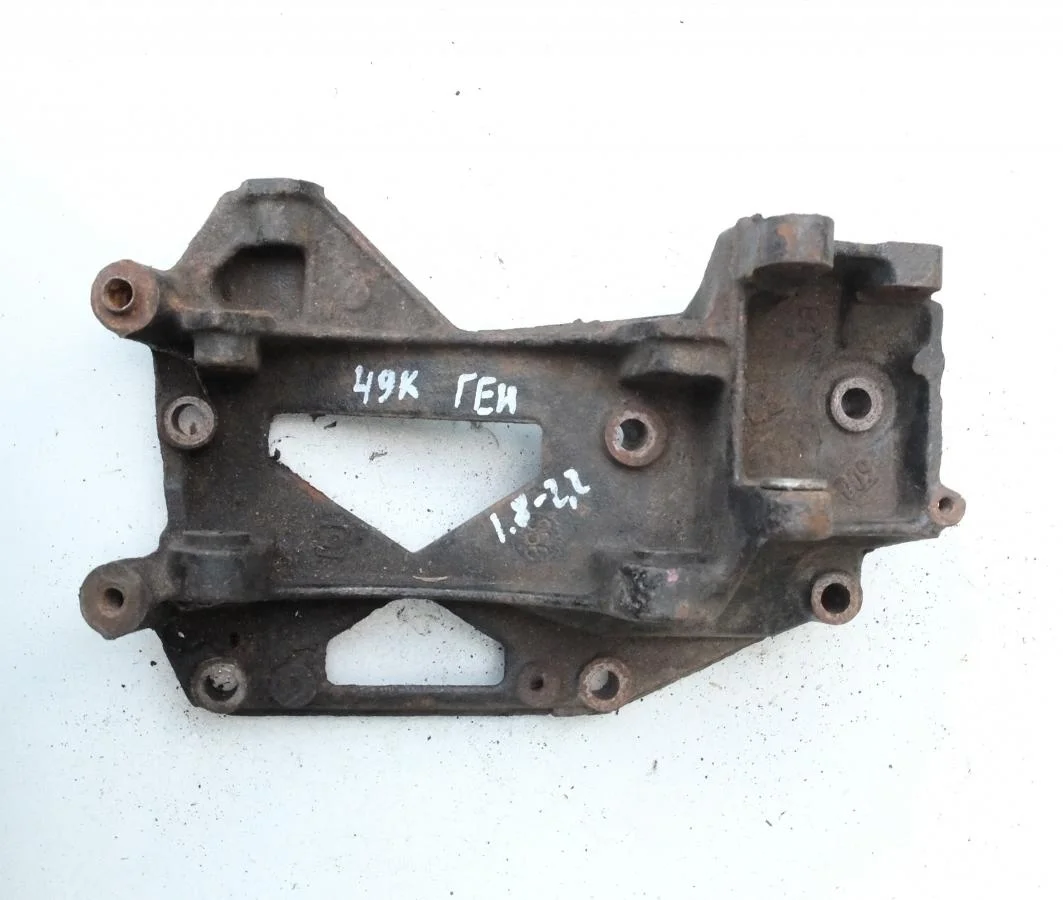 Кронштейн генератора