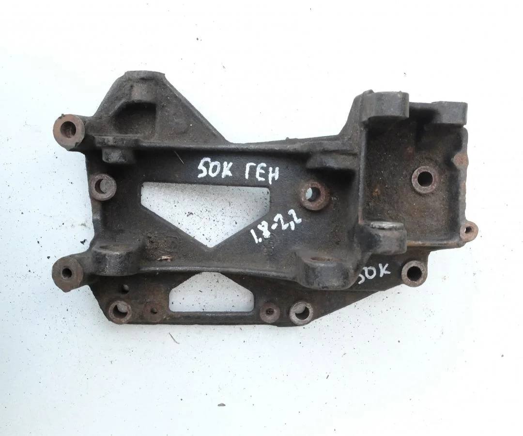 Кронштейн генератора