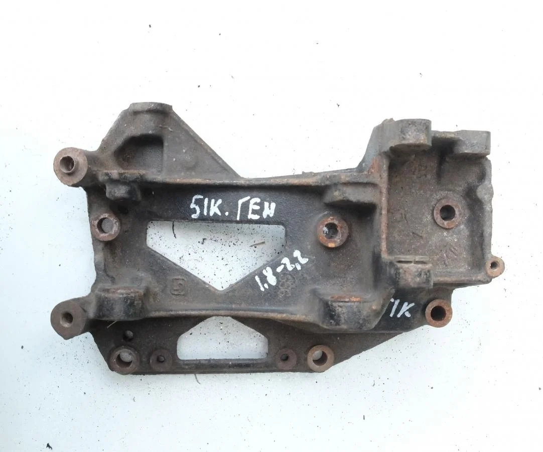 Кронштейн генератора