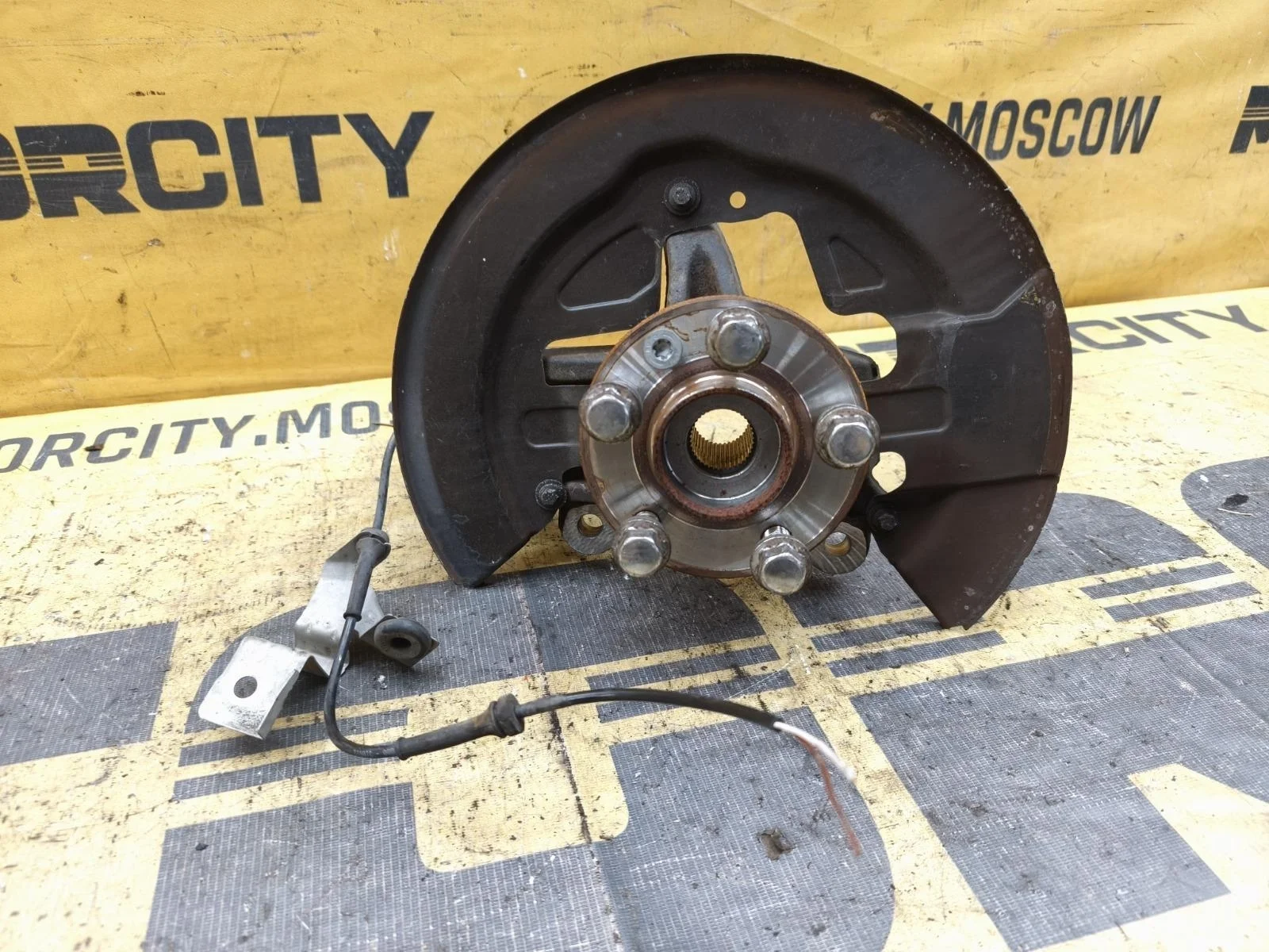 Кулак VOLVO XC60 2013