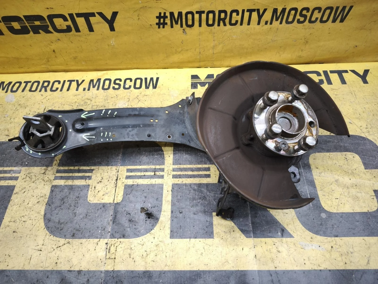 Кулак VOLVO XC60 2013