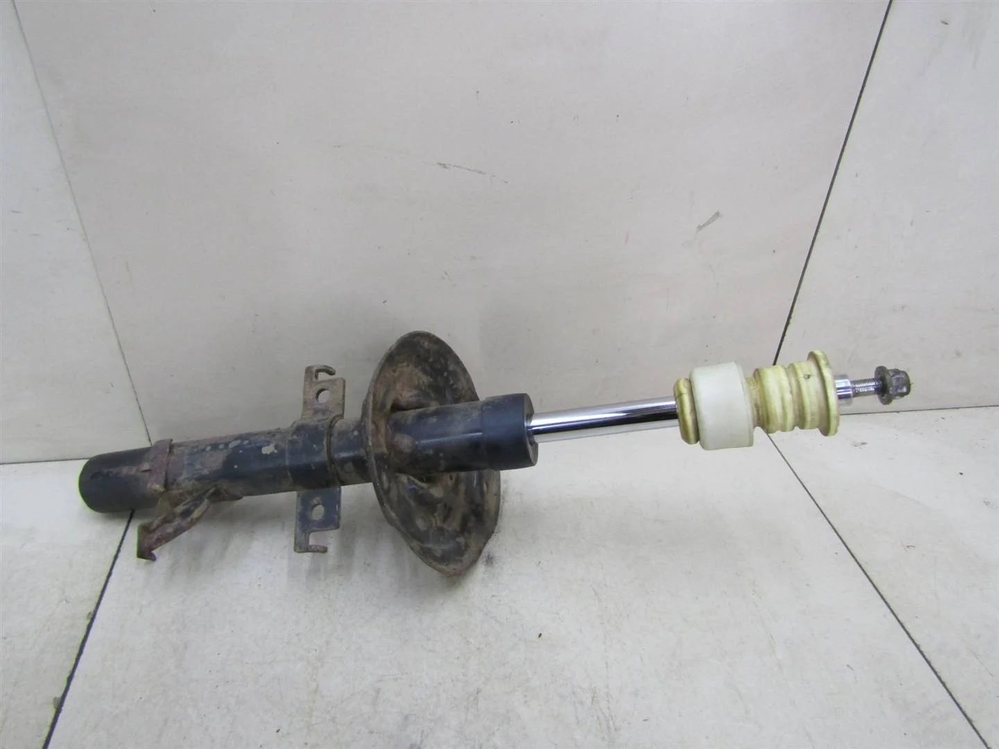 Амортизатор передний левый Nissan X-Trail (T32) 2014-2023  [E43034CL1B]  2.5 16v QR25DE  в Вологде