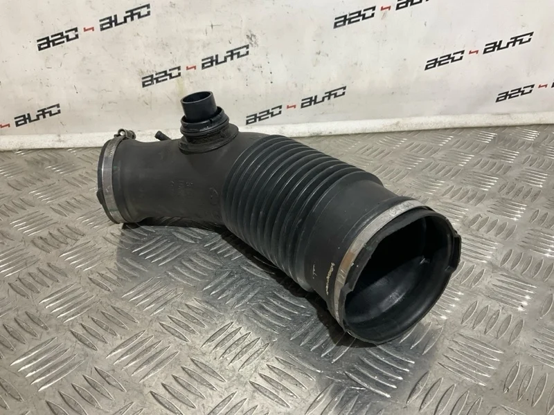 Патрубок воздушного фильтра Audi A6 Allroad 2008 06E129629E C6 AUK