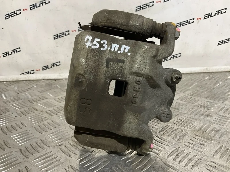 Суппорт тормозной Nissan Juke 2011 41001JN00A MR16DDT, передний правый