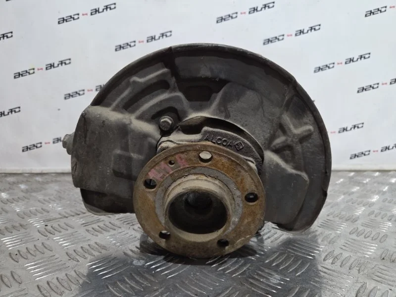 Кулак поворотный Volvo Xc70 2003 30760715 1 2.5, передний правый