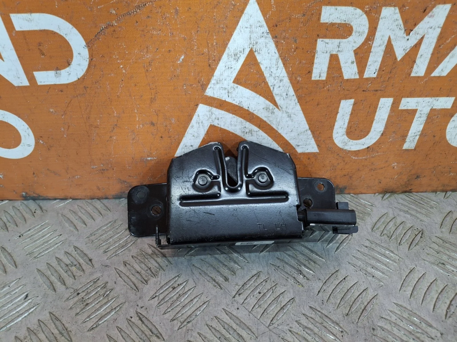 Замок капота Hyundai Tucson 2015-2021 3