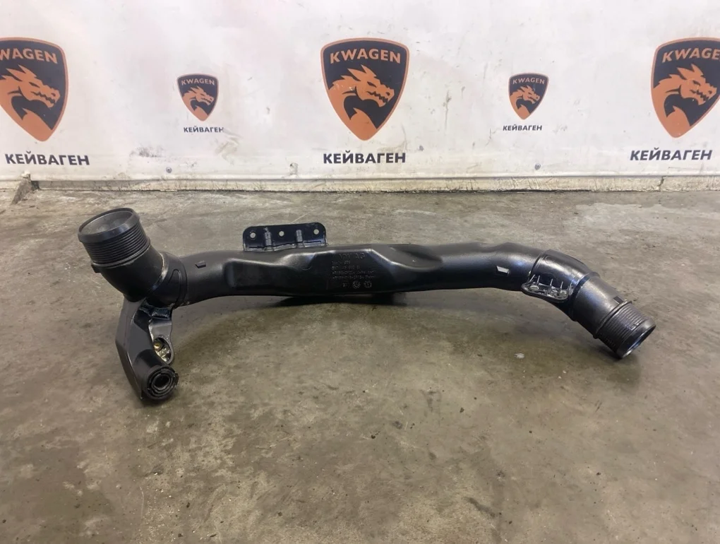 Патрубок радиатора Volkswagen Passat 2008 B6