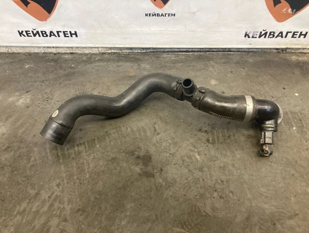 Патрубок системы охлаждения Audi Q7 2013 4L