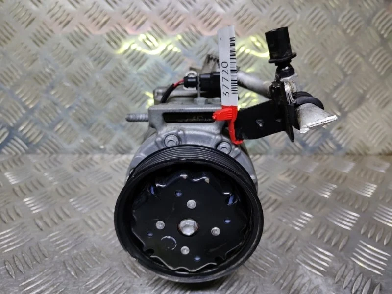 Компрессор кондиционера Audi Q7 1