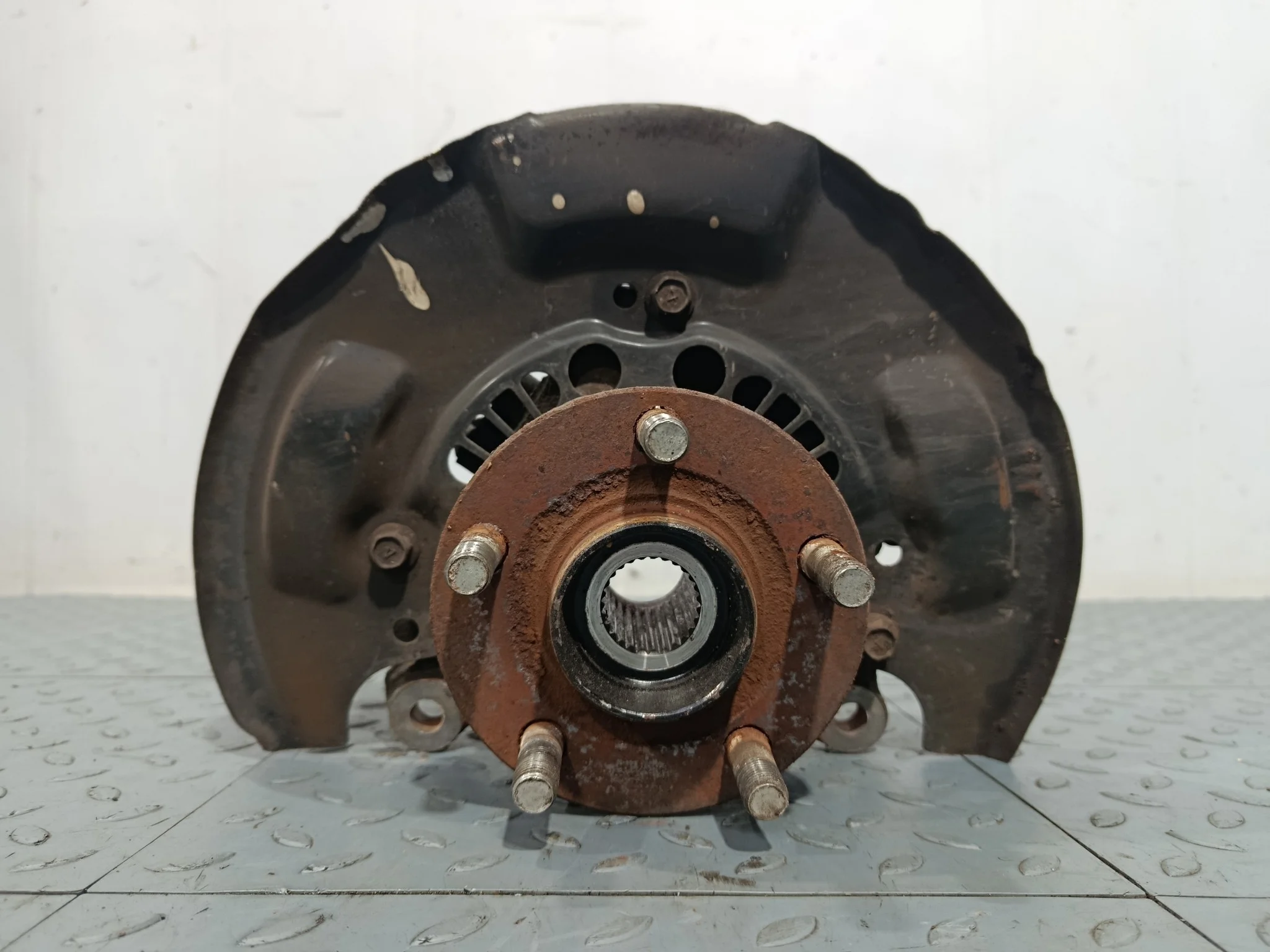 СТУПИЦА SUBARU FORESTER IMPREZA LEGACY BE5 BE9 BEE BH5 BH9 BHC... GGA GGB GGC GGD SF5 SF9 SG5 SG6 SG9 ПЕРЕДНЯЯ ПРАВАЯ ДАТЧИК ABS НА ПРИВОД ABS 2WD 4WD 28012AC040