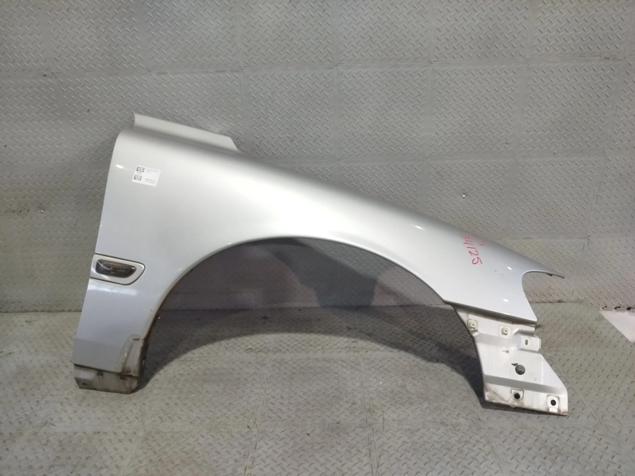 КРЫЛО VOLVO S60 V70 RH RS SJ SW 30796493 ПЕРЕДНЕЕ ПРАВОЕ серебро S4125