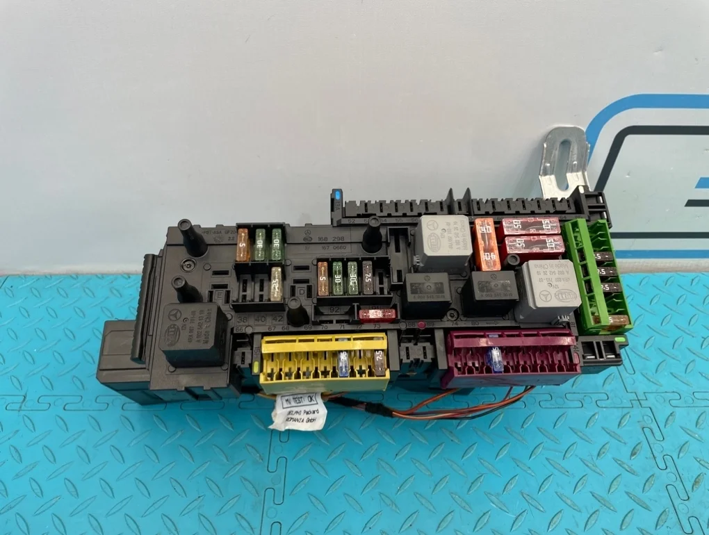 Блок предохранителей Mercedes-Benz C-Class 2011 A2049065402 W204 271.860 1.8, задний