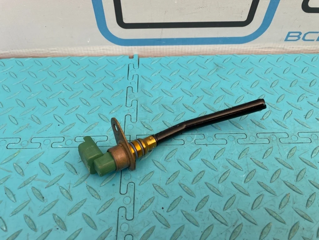 Датчик уровня масла Volvo V40 2013 30758086 MV B4164T 1.6