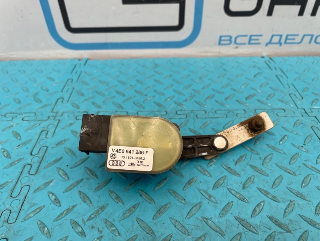 Датчик положения кузова Audi A8 2005 4E0941285G D3 BFM 4.2, передний правый