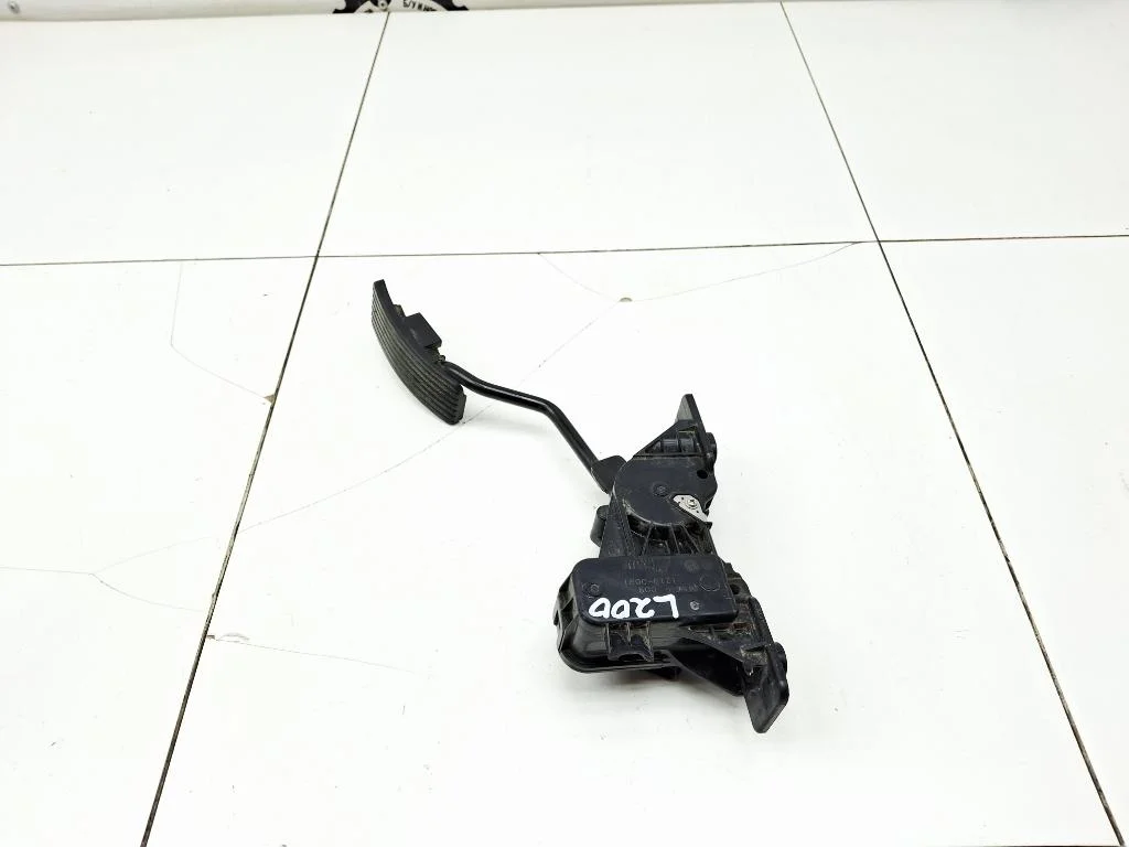 Педаль газа Mitsubishi L200 2012 KA, KB