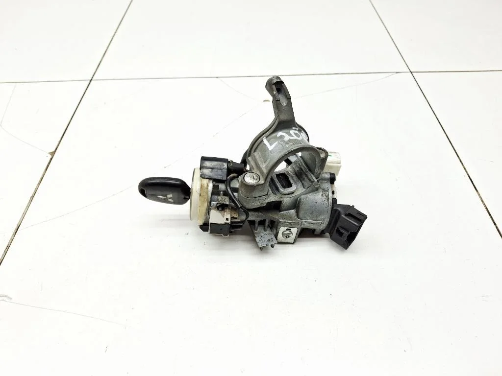 Замок зажигания Mitsubishi L200 2012 KA, KB