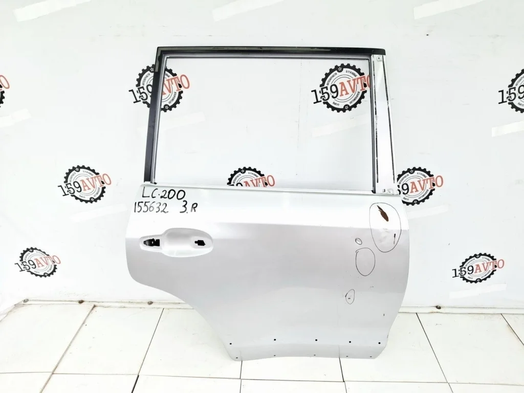 Дверь задняя правая Toyota Land Cruiser J200