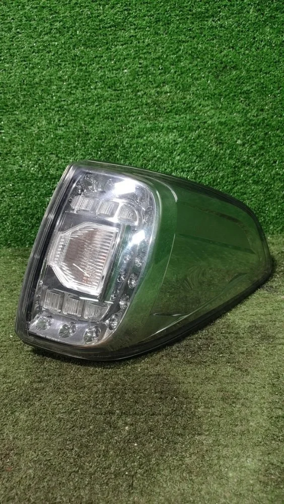 Фонарь наружний Nissan Patrol 2011 265501LB0A Y62 VK56VD, правый