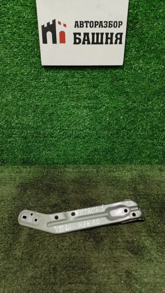 Кронштейн крыла Nissan Patrol 2011 631811LA0A Y62 VK56VD, передний левый