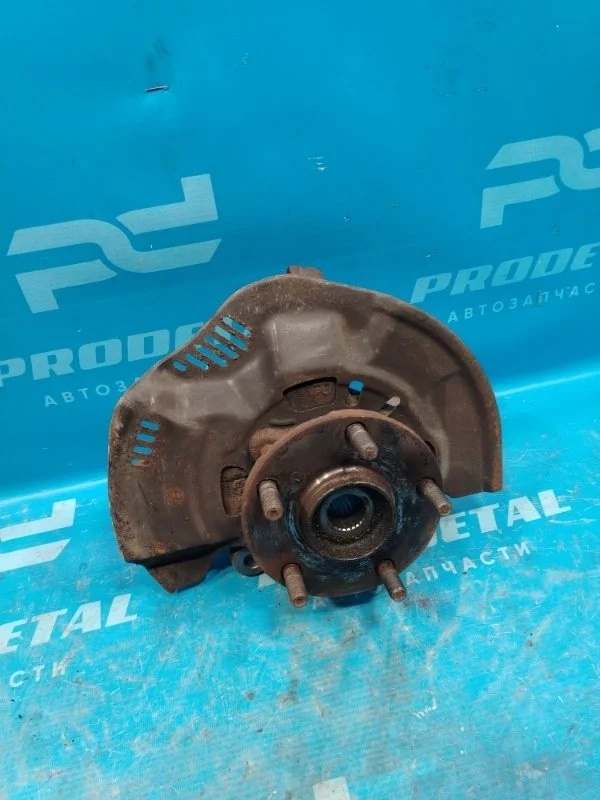 Кулак поворотный передний правый Toyota Auris E15